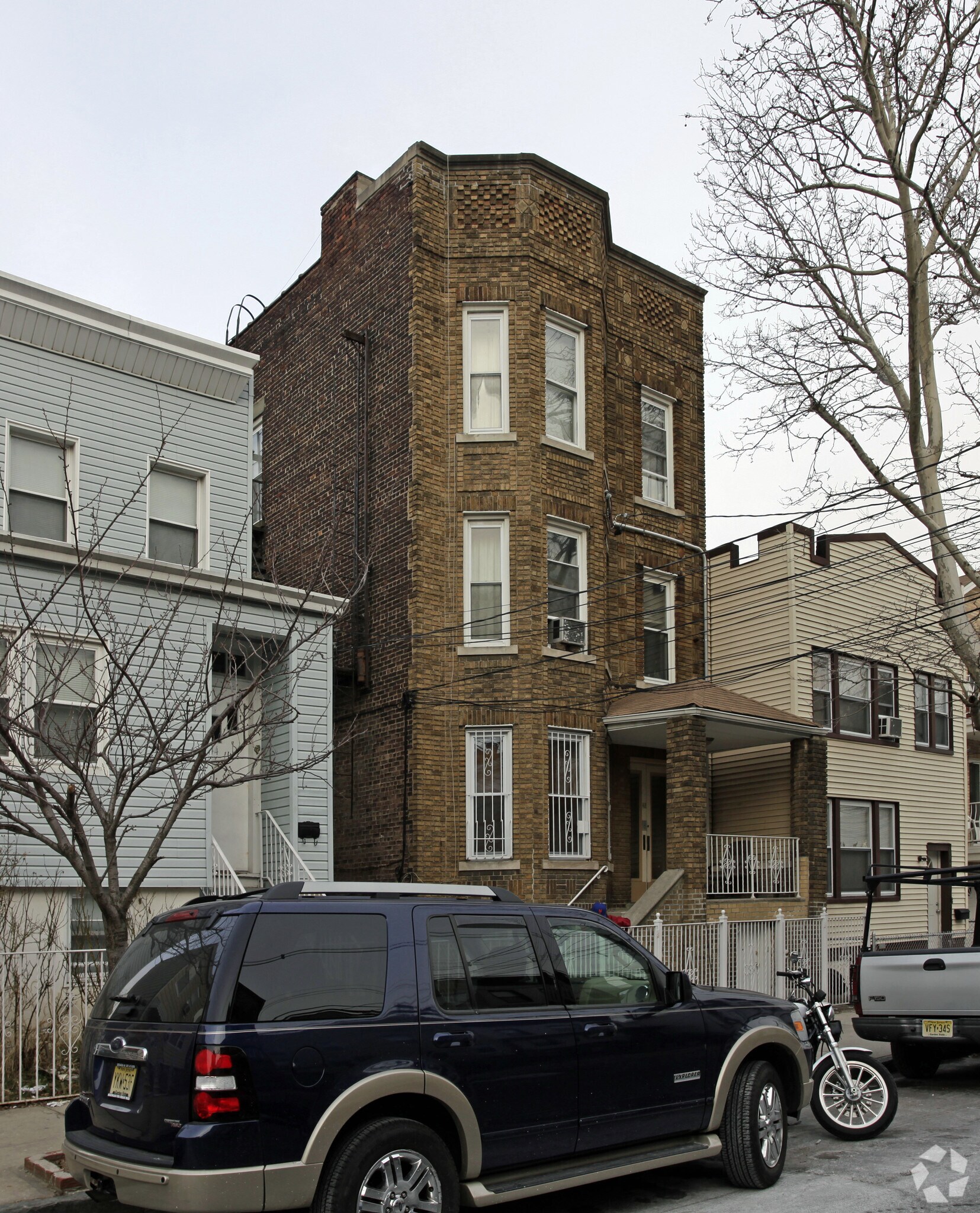 42 Poplar St, Jersey City, NJ à vendre Photo principale– Image 1 sur 4