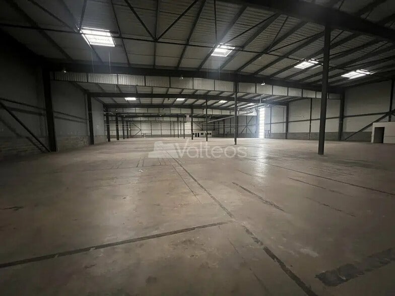 Bureau dans Villeneuve-lès-Bouloc à louer - Photo de l’immeuble – Image 2 sur 7