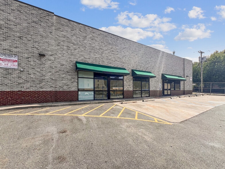 2380 John F Kennedy Blvd, Jersey City, NJ à louer - Photo de l’immeuble – Image 3 sur 21