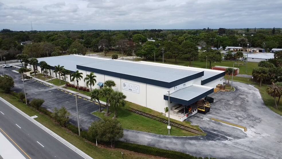 600 Edwards Rd, Fort Pierce, FL à vendre - Photo de l’immeuble – Image 1 sur 7