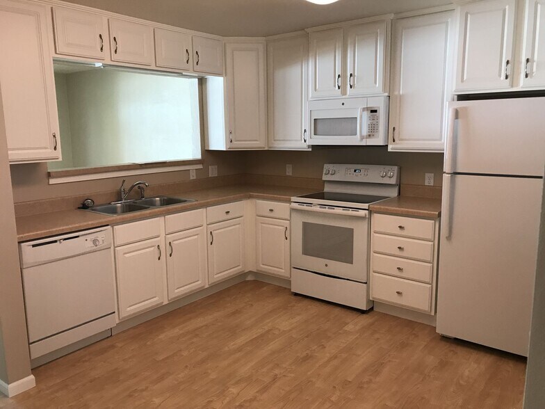 1234 N Broadway, Fergus Falls, MN à vendre - Photo de l’immeuble – Image 3 sur 18