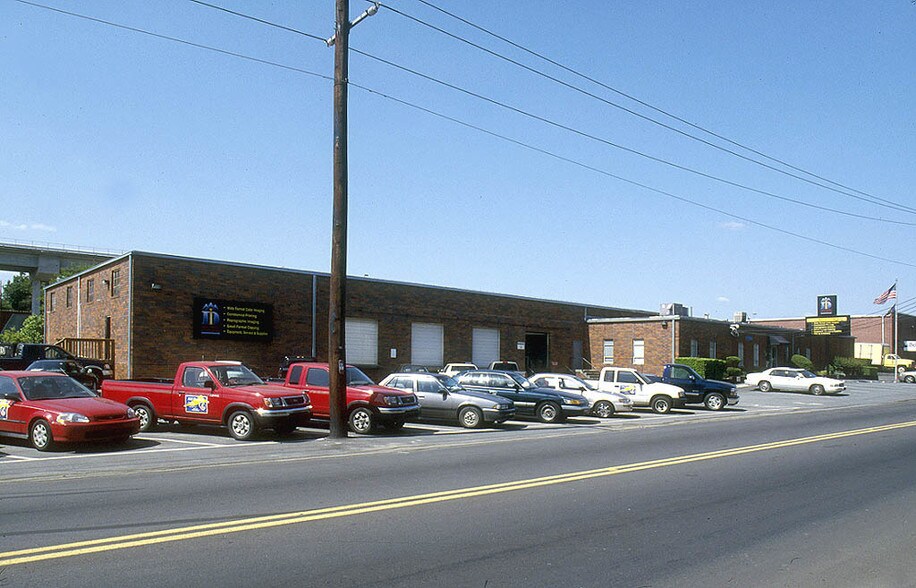 5706 New Peachtree Rd, Chamblee, GA à louer - Photo de l’immeuble – Image 2 sur 6