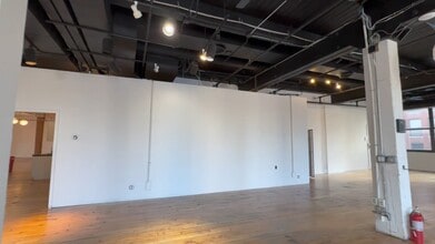 224-230 W Huron St, Chicago, IL à louer - Vidéo sur l’annonce professionnelle 