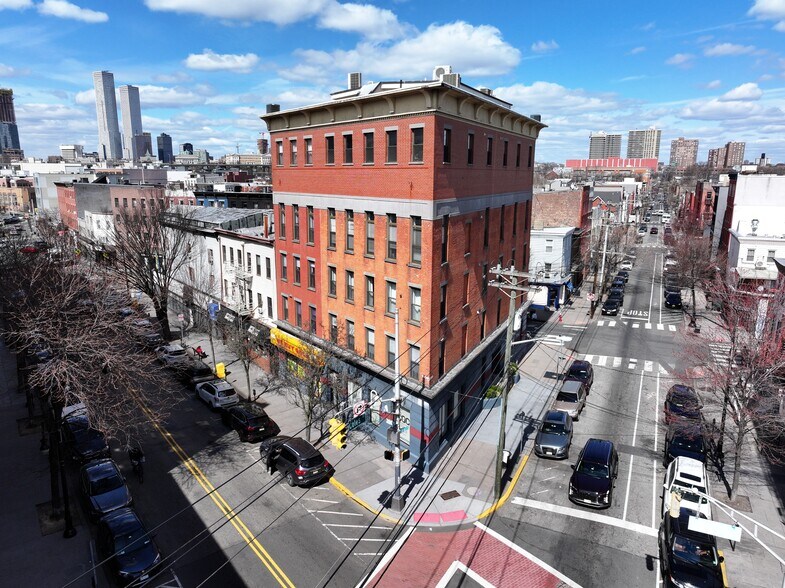 236 Newark Ave, Jersey City, NJ à louer - Photo de l’immeuble – Image 2 sur 18