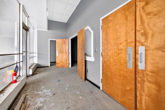 2455 Delowe Dr, Atlanta, GA à louer Photo intérieure– Image 1 sur 2