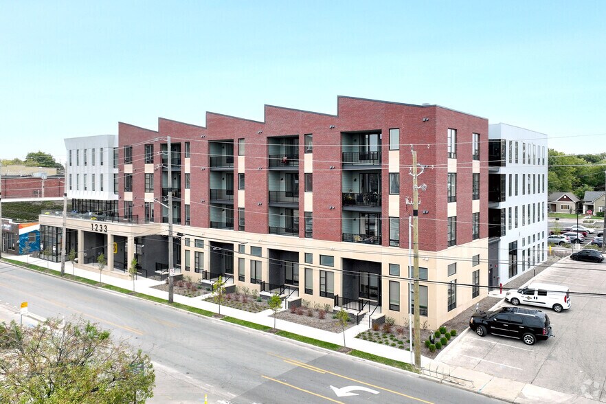 1233 Shelby St, Indianapolis, IN à louer - Photo de l’immeuble – Image 2 sur 6