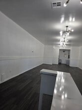 123-135 E Collins Ave, Orange, CA à louer Photo intérieure– Image 2 sur 6