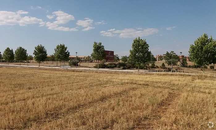 Terrain dans Villanueva de la Torre, Guadalajara à vendre Photo principale– Image 1 sur 4