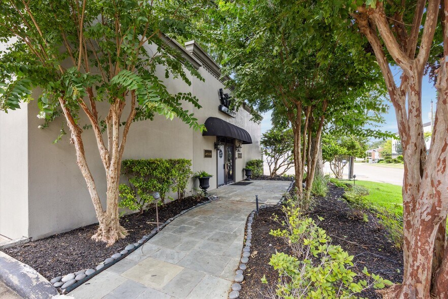 5455 Dashwood Dr, Bellaire, TX à louer - Photo de l’immeuble – Image 3 sur 7