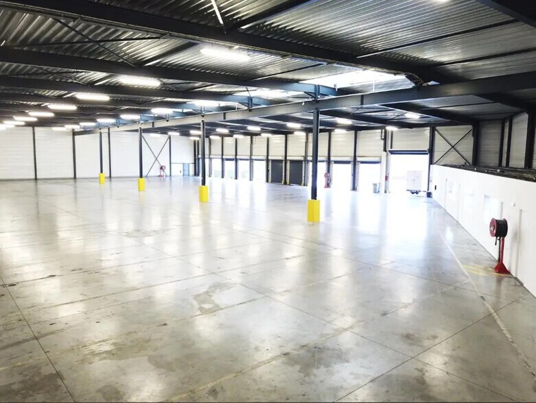 Local d’activités dans Roncq à louer - Photo de l’immeuble – Image 3 sur 14