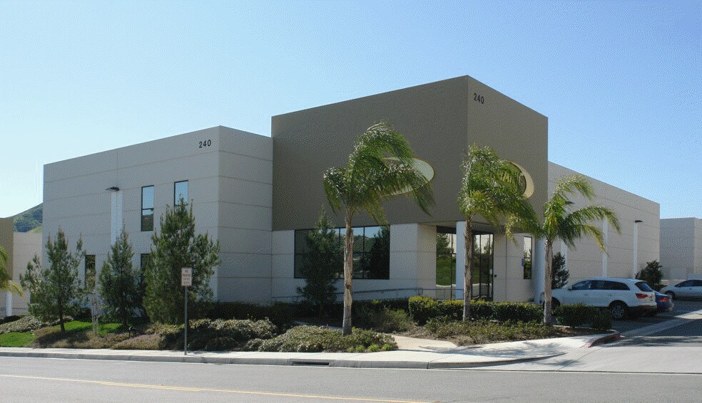 255 Crouse Dr, Corona, CA à louer - Photo de l’immeuble – Image 3 sur 8
