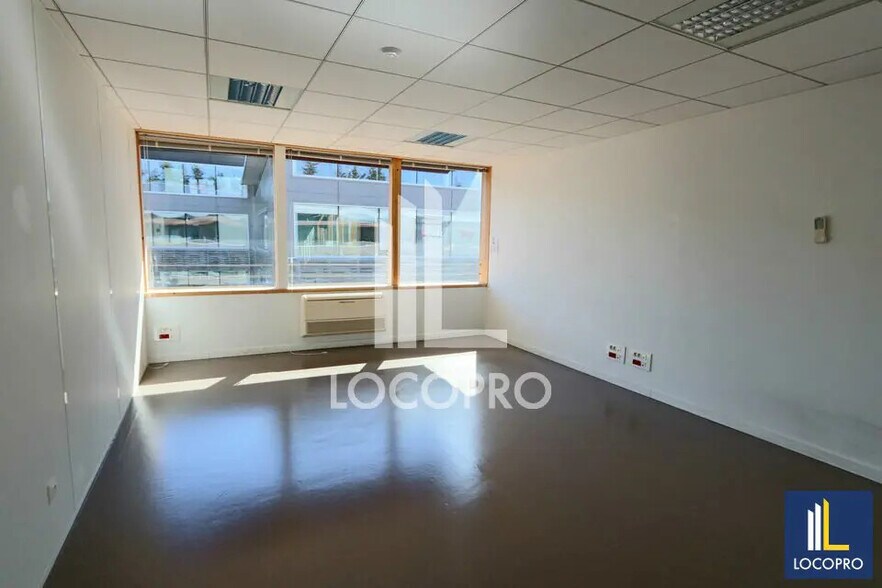 Bureau dans Avignon à louer - Photo de l’immeuble – Image 3 sur 8