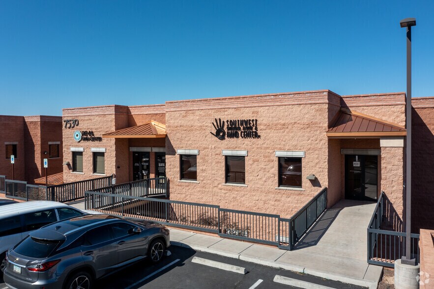 7490 N Oracle Rd, Tucson, AZ à louer - Photo de l’immeuble – Image 2 sur 23