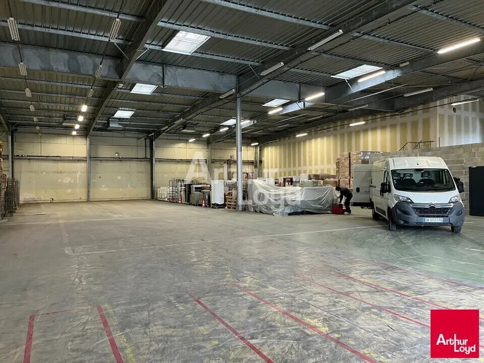Local d’activités dans SAINT-BARTHELEMY-D'ANJOU à louer Photo intérieure– Image 1 sur 3