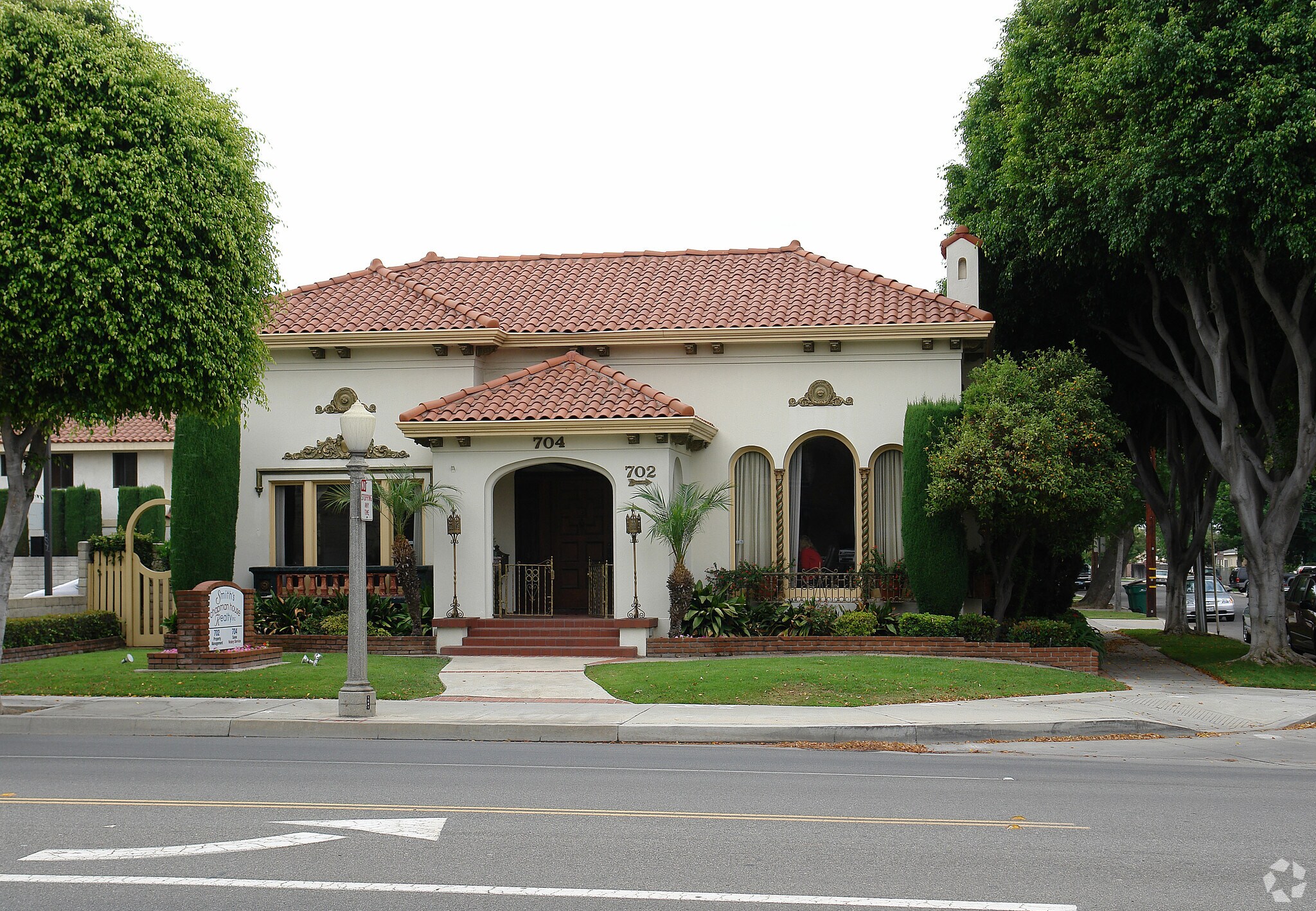 702-704 E Chapman Ave, Orange, CA à louer Photo principale– Image 1 sur 13