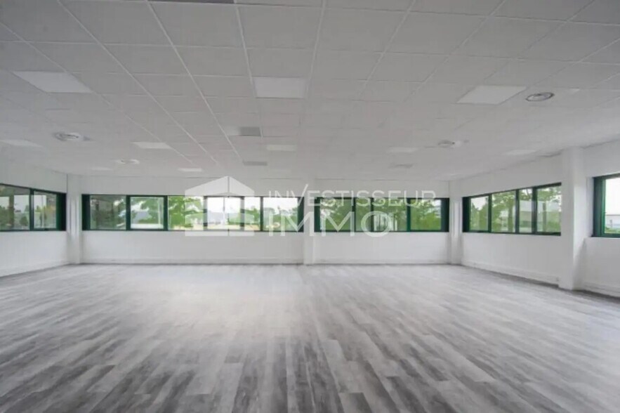Bureau dans Gennevilliers à louer - Photo de l’immeuble – Image 1 sur 4