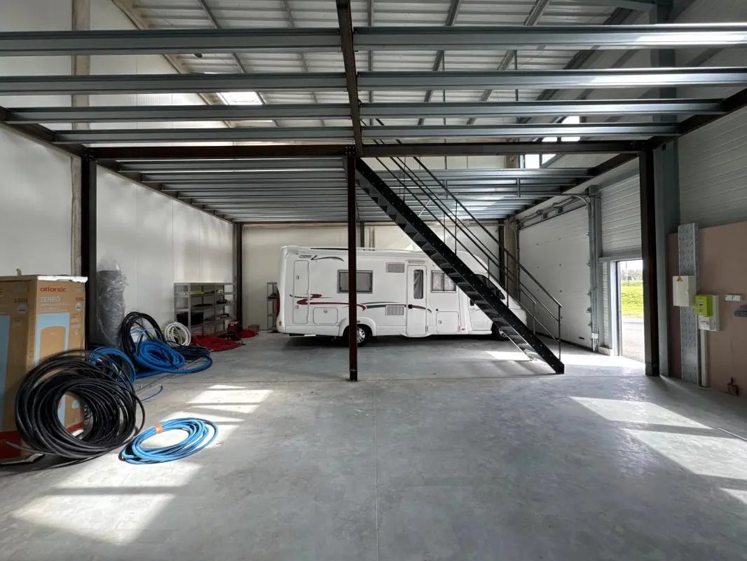 Local d’activités dans Salleboeuf à louer Photo de l’immeuble– Image 1 sur 5