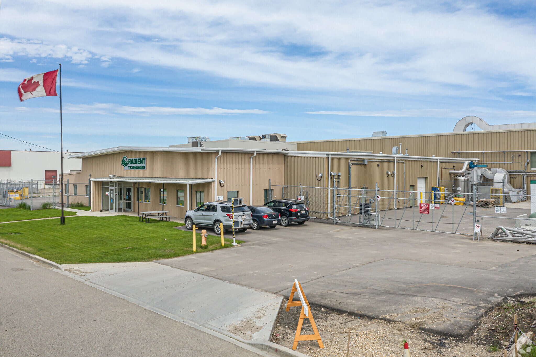 4035 101st St NW, Edmonton, AB à louer Photo principale– Image 1 sur 6