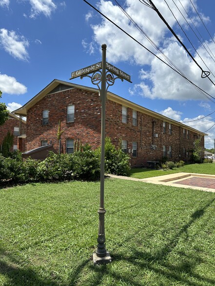 302 Spring St, Starkville, MS à vendre - Photo de l’immeuble – Image 2 sur 29