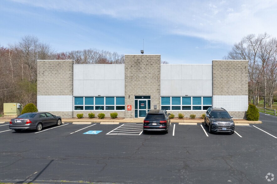 34 Bellows Rd, Raynham, MA à louer - Photo de l’immeuble – Image 2 sur 6