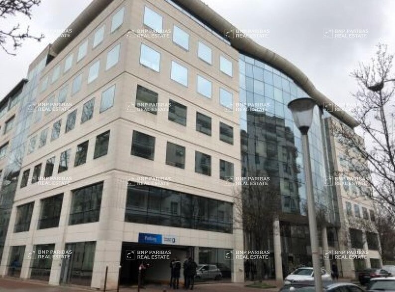 Bureau dans Issy-les-Moulineaux à louer - Photo de l’immeuble – Image 2 sur 19