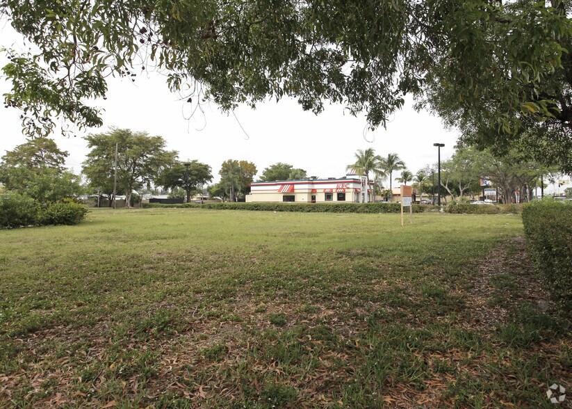 801 W Hallandale Beach Blvd, Hallandale Beach, FL à louer - Photo de l’immeuble – Image 3 sur 6