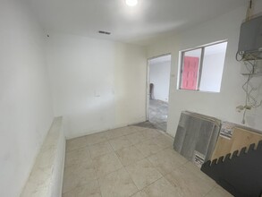 16899 Lakeshore Dr, Lake Elsinore, CA à louer Photo intérieure– Image 2 sur 5
