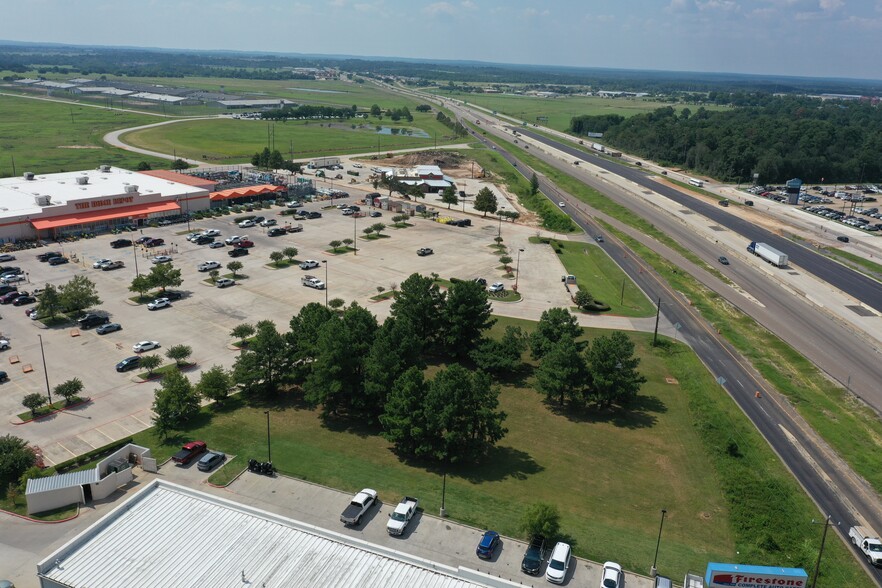 I-45 & Veterans Memorial Pky, Huntsville, TX à louer - Photo de l’immeuble – Image 2 sur 7