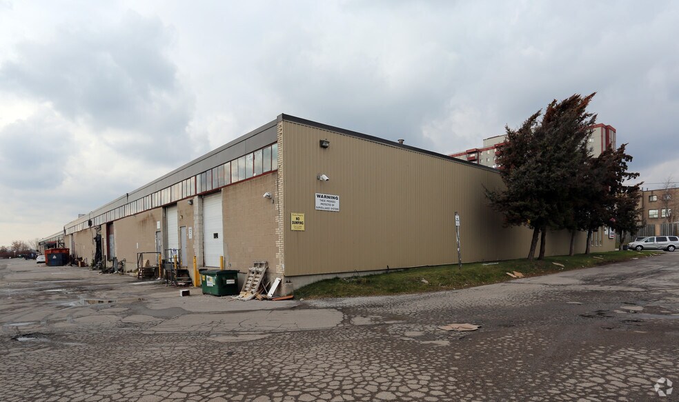 920 Caledonia Rd, Toronto, ON à louer - Photo de l’immeuble – Image 3 sur 3