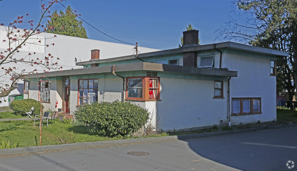 7774 Edmonds St, Burnaby, BC à vendre - Photo principale – Image 1 sur 6