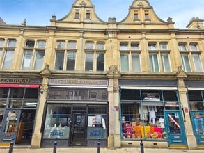 11 Corporation St, Dewsbury à louer Photo de l’immeuble– Image 1 sur 7