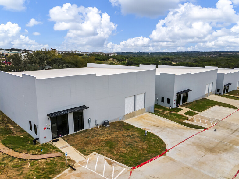 9417 Circle Dr, Austin, TX à louer - Photo de l’immeuble – Image 1 sur 12