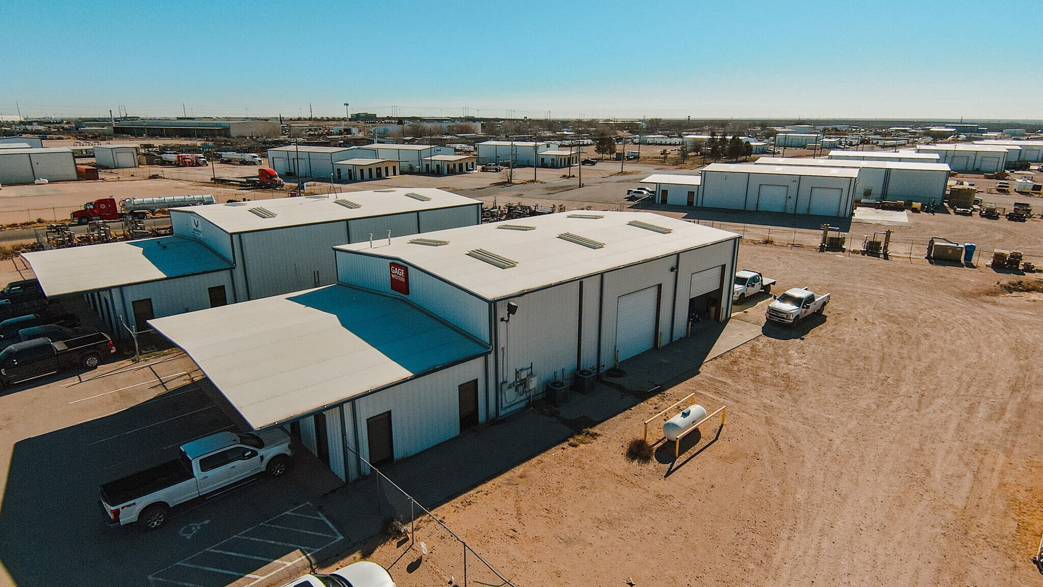 7907 W Industrial Ave, Midland, TX à louer Photo de l’immeuble– Image 1 sur 19