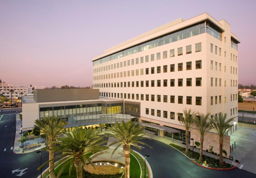 1010 W La Veta Ave, Orange, CA à louer Photo principale– Image 1 sur 4