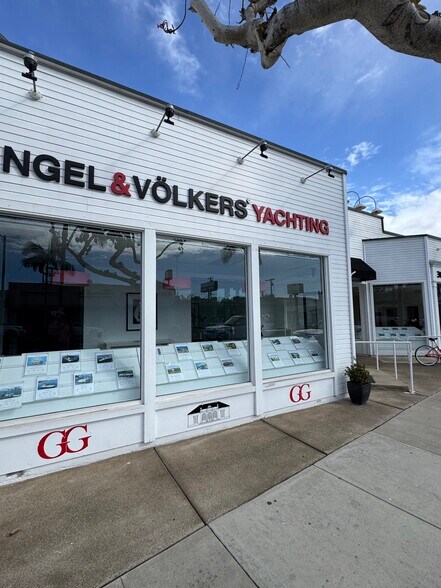 3636 E Coast Hwy, Corona Del Mar, CA à louer - Photo de l’immeuble – Image 3 sur 23