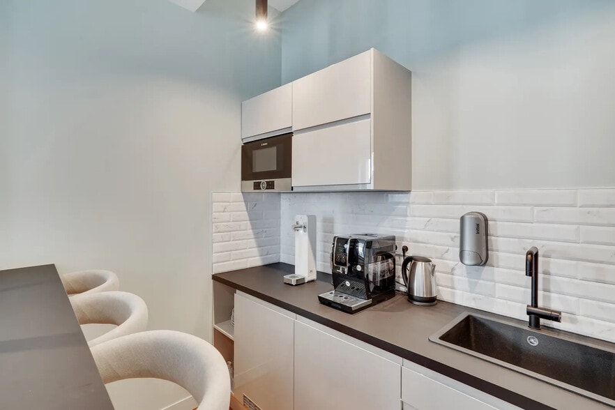 10 Avenue Franklin D. Roosevelt, Paris à louer - Photo de l’immeuble – Image 2 sur 5