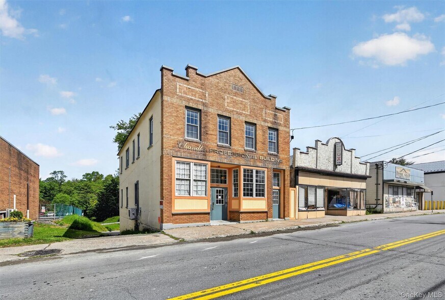 5197 Main m, South Fallsburg, NY à vendre - Photo de l’immeuble – Image 2 sur 18
