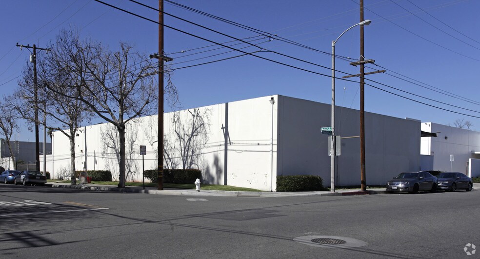 938-940 E 1st St, Santa Ana, CA à vendre - Photo de l’immeuble – Image 2 sur 3