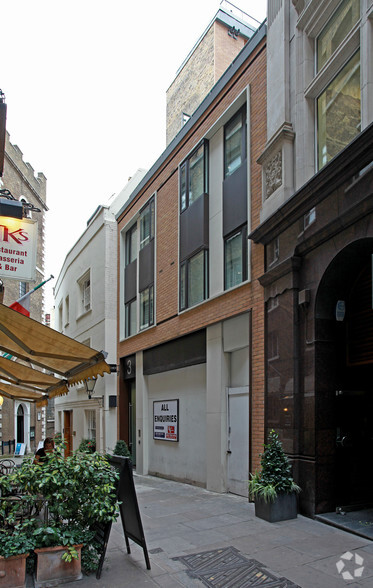 Lovat Lane portefeuille de 2 biens à vendre sur LoopNet.fr - Photo principale – Image 1 sur 2