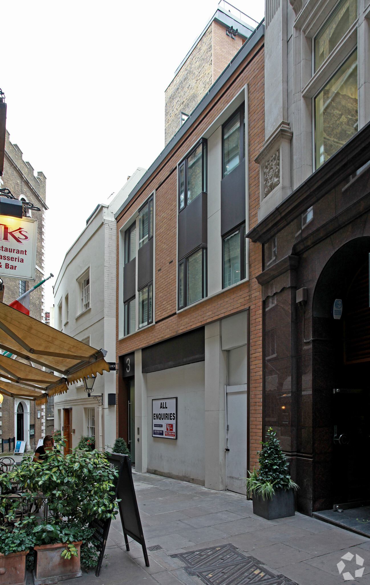 Lovat Lane portefeuille de 2 biens à vendre sur LoopNet.fr Photo principale– Image 1 sur 3