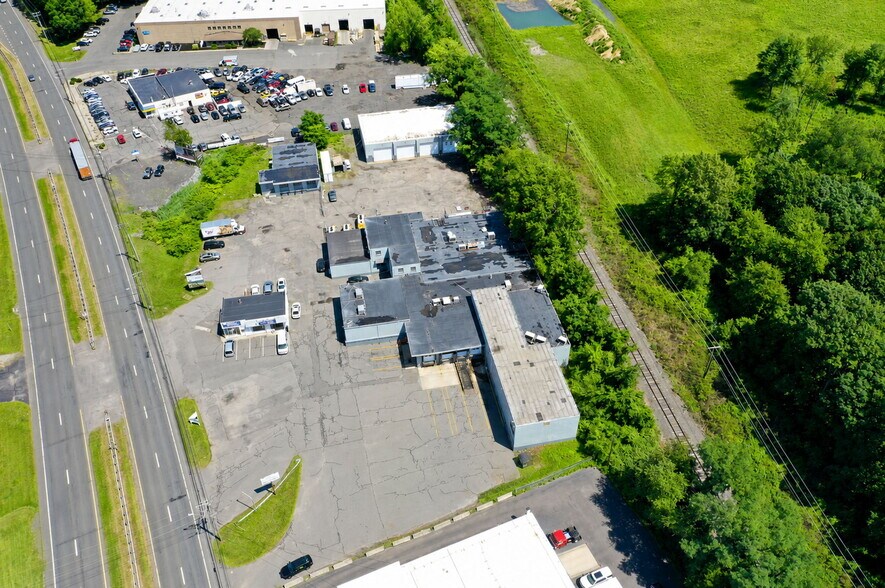 1510 John Fitch Blvd, South Windsor, CT à louer - Photo de l’immeuble – Image 3 sur 32