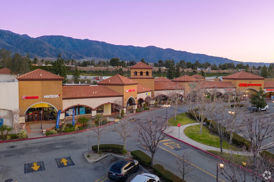 11398-11438 Kenyon Way, Rancho Cucamonga, CA à louer - Photo de l’immeuble – Image 1 sur 17