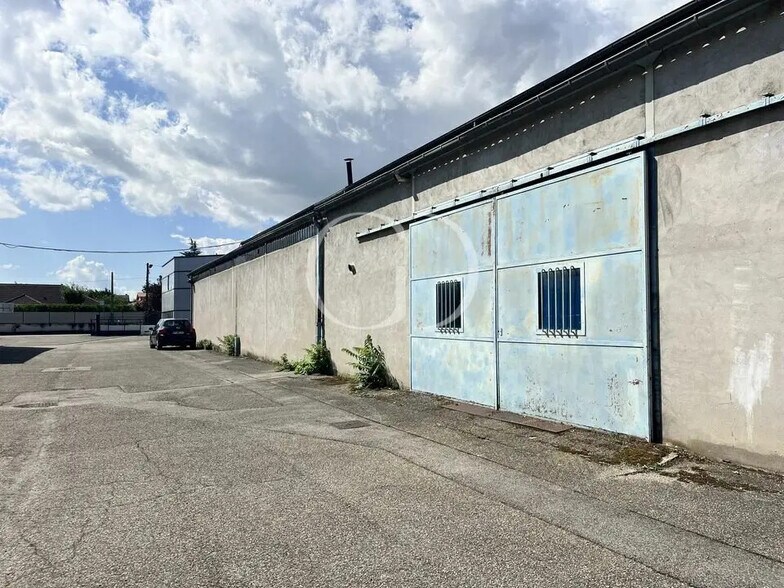 Local d'activités dans Rillieux-la-Pape à vendre - Photo de l’immeuble – Image 3 sur 6