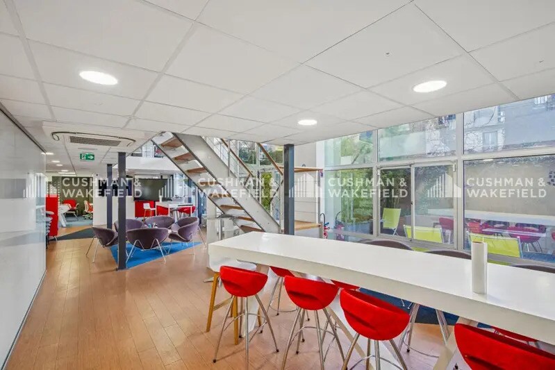 Bureau dans Puteaux à louer - Photo de l’immeuble – Image 1 sur 13