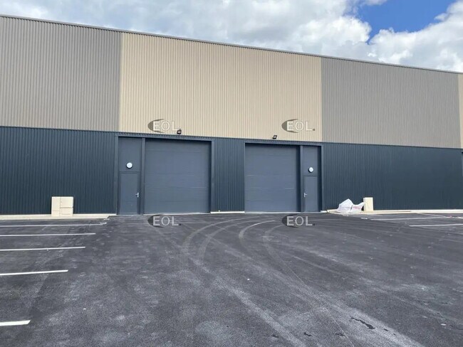 Plus de détails pour Local d'activités à louer