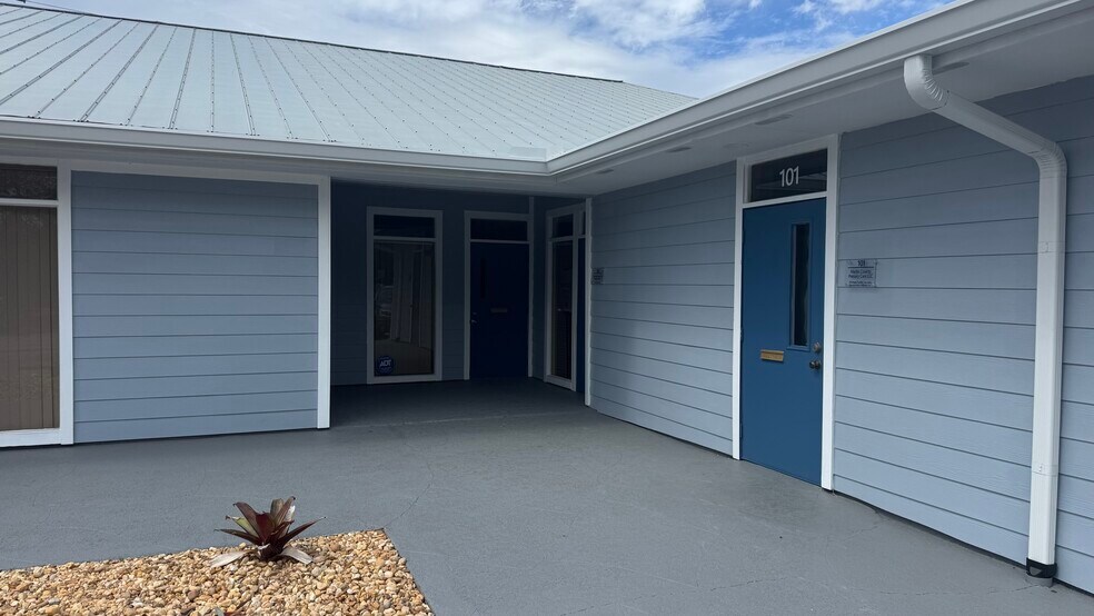 1001 SE Ocean Blvd, Stuart, FL à louer - Photo de l’immeuble – Image 2 sur 18