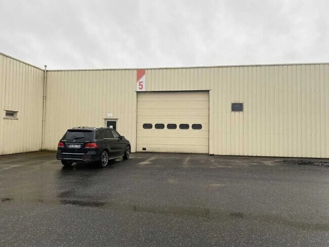 Plus de détails pour Local d’activités à vendre