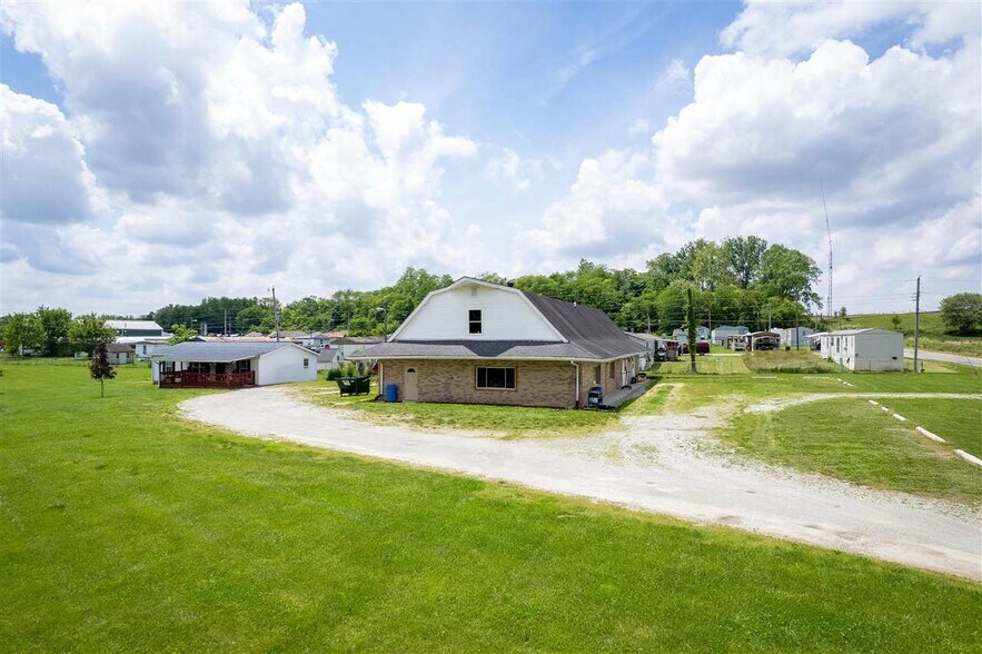 575 W County Road 175 S, Connersville, IN à vendre - Photo de l’immeuble – Image 3 sur 29