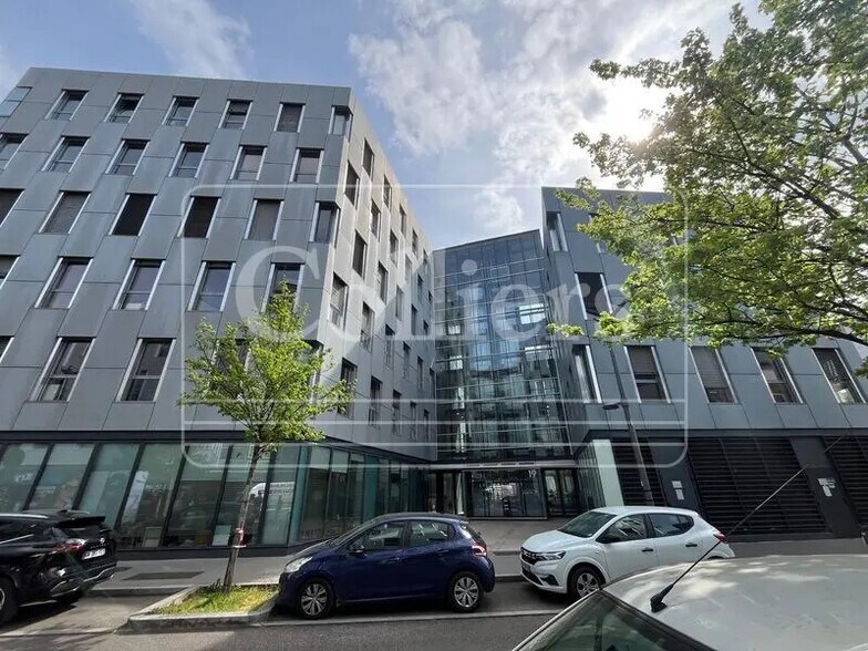 18 Rue Jacqueline Auriol, Lyon à louer - Photo de l’immeuble – Image 1 sur 27