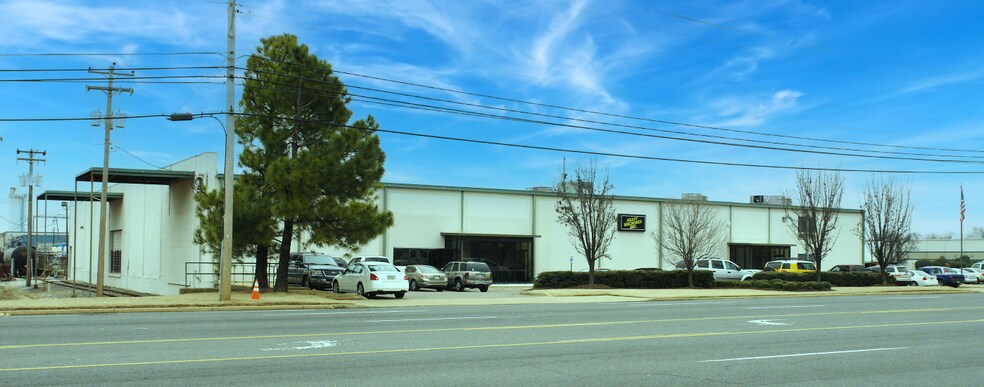 3930 E Raines Rd, Memphis, TN à vendre - Photo de l’immeuble – Image 2 sur 8